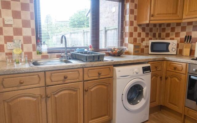 Adrian House, near Hospital, easy parking + garden