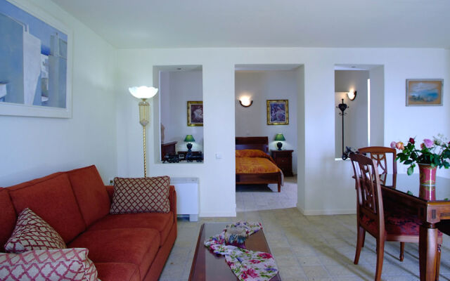 Adamis Majesty Suites