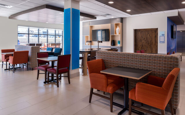 Holiday Inn Express & Suites Fort Worth West, an IHG Hotel