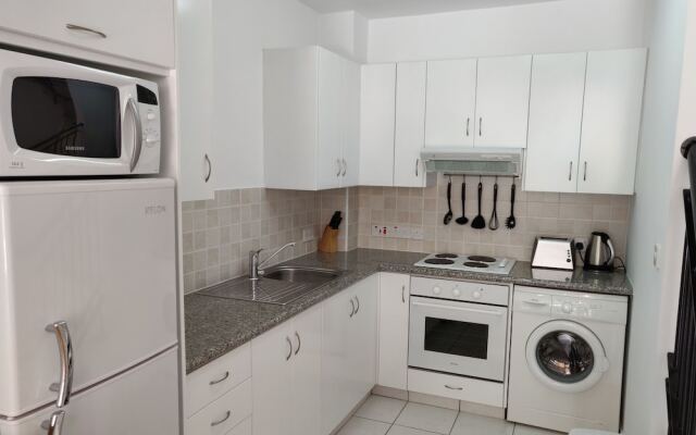 Cyprus-2 Beds Ensuite, Pool, Patios, Wifi, Parking