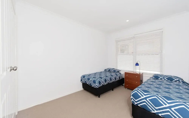 Surf Break - 10B Tuna (Upstairs)