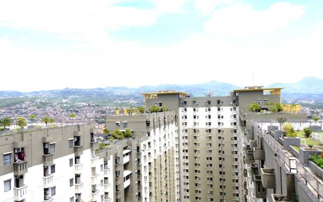 Homey 1Br Apartment At Gateway Ahmad Yani Cicadas