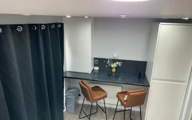 Affluent Living Apartment Perfect for Contractors