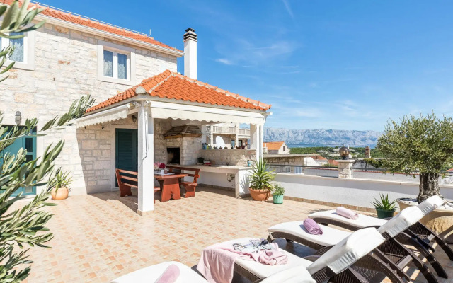 Luxurious Villa in Selca With Pool