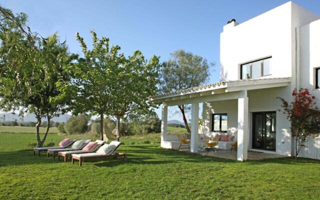 AYO private pool and garden house