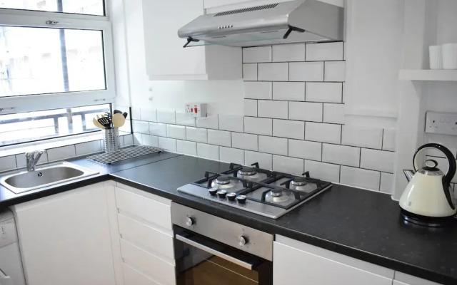 Shadwell 1 Bedroom Flat With Balcony