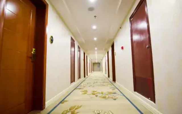 Dongxing Dongyi Hotel (Beilun Avenue Port)