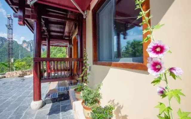 Linyun Shanju Hotel (Zhangjiajie National Forest Park Scenic Area)
