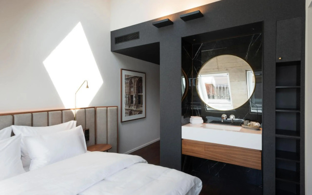 Legend Hotel