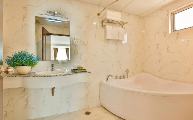 Aluna Ben Thanh Hotel