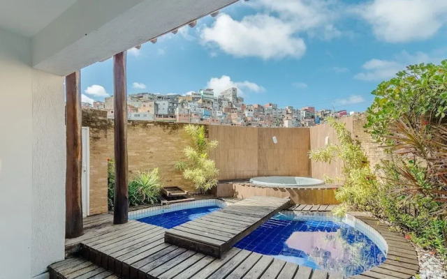 Apt w/ Balcony & View, Steps From the sea Opr0303