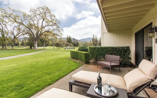 Luxe Golf View Condo Prime Napa Location