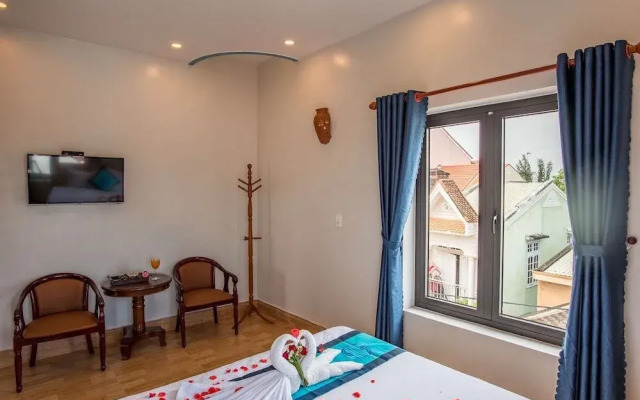 Minh An Riverside Villa