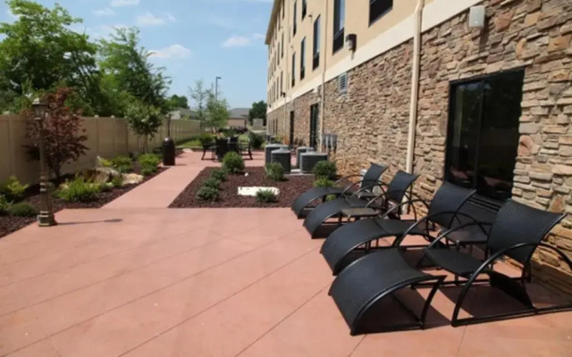 Holiday Inn Express & Suites Huntsville Airport by IHG