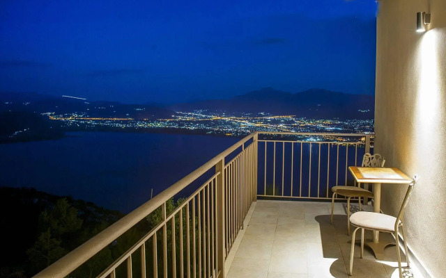 Arktos Mountain Hotel