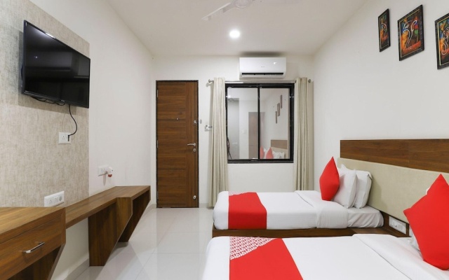 Hotel O Iskcon Temple Navasari