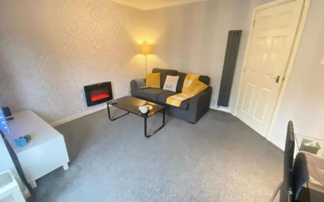 Paisley Central Apartment #3