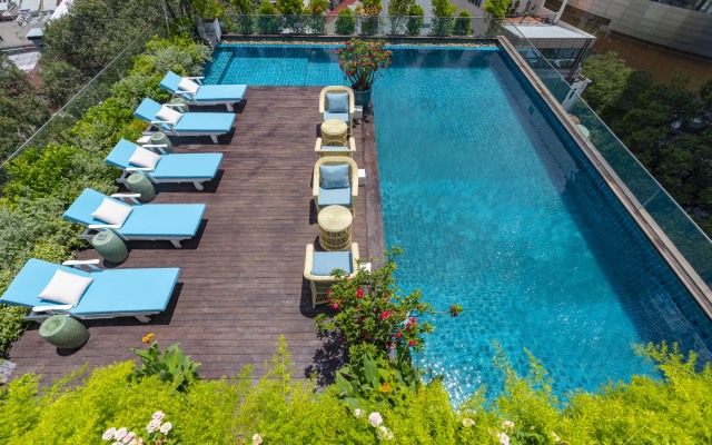 Au Lac Charner Hotel