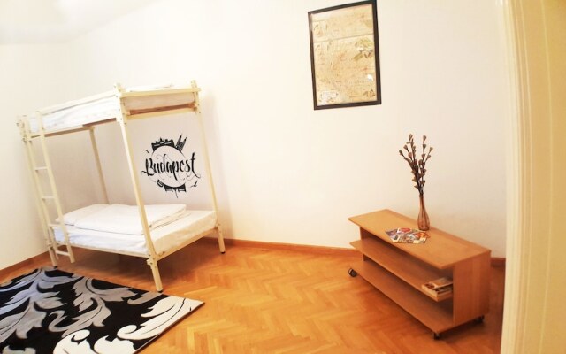 Walking Bed Budapest Hostel