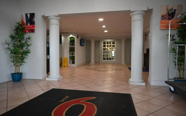 Motel 6 Hazelwood, MO