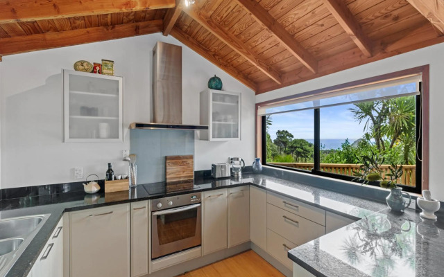 Perfectly Piha - Piha Holiday Home