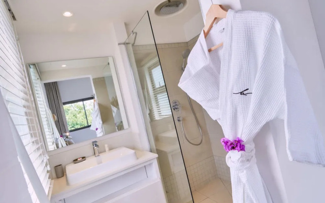 Les Estivales Beachfront Suites & Penthouses with LOV
