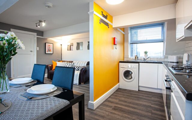 The Manchester Pad - Sleeps 12