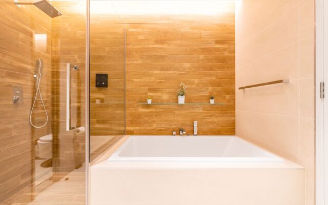 Luxury 2BR - Awesome Views - Ain Dubai