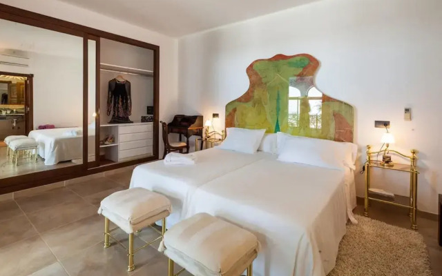 Villa With Direct sea Access
