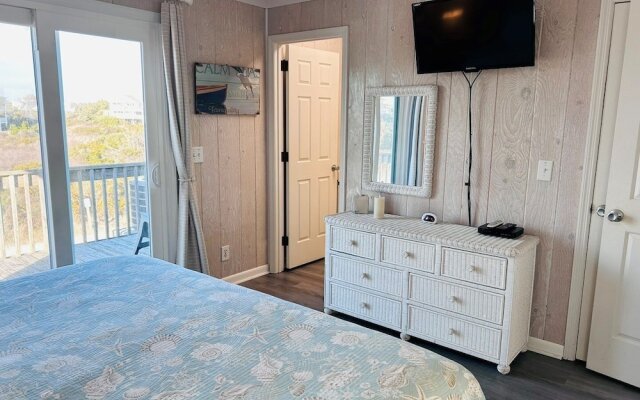 Sea It All 2 Bedroom Home by RedAwning