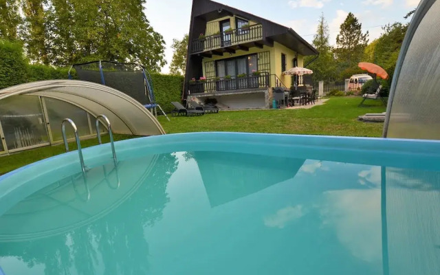 Cozy Chalet in Pilsen With Swimming Pool, Garden, Balcony