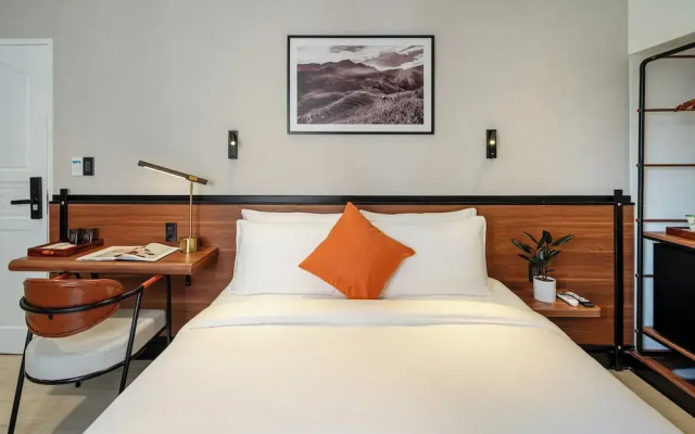 Metrolux City Contemporary Hotel
