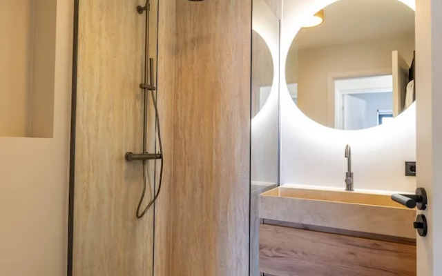 Renovated Apartment With Garden and Parking