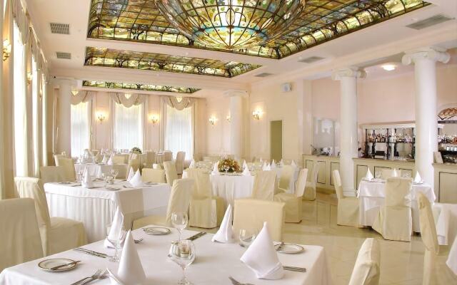 Palace Del Mar