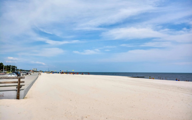 Motel 6 Biloxi, MS - Beach