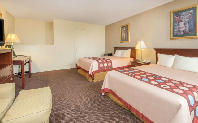 Super 8 by Wyndham Centerville-Richmond