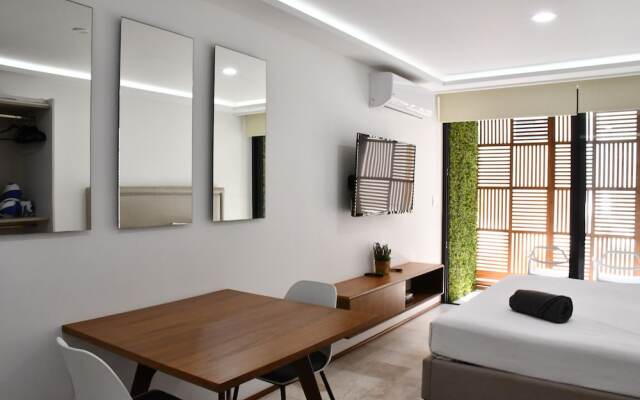 Luxury Apartment on 5th Av -One Paralia