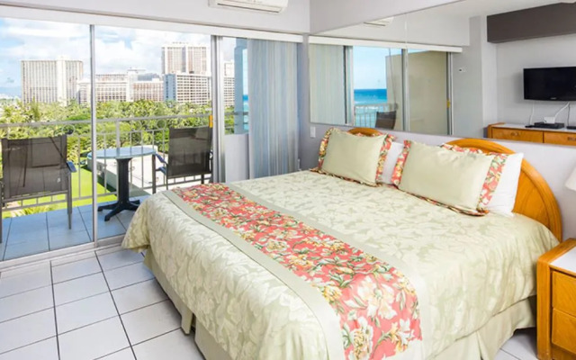 Castle Waikīkī Shore