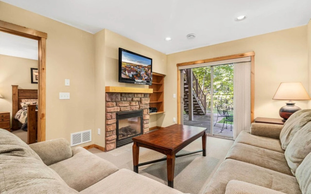 Gull Lake All-season Getaway w/ Private Deck