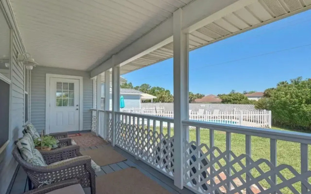 Pineapple Cabana by Bliss Beach Rentals