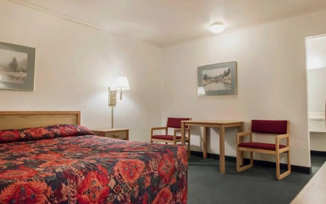 Deer Lodge Motel