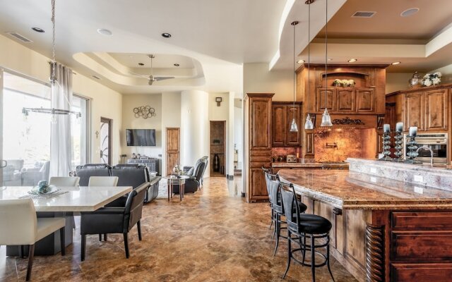 All-suite Tuscan W/ Pool, Spa & Sports Court 4 Bedroom Home