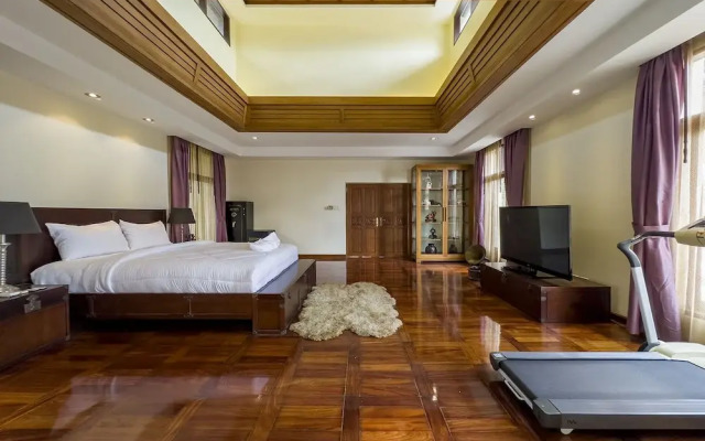 Executive 4 Bed Pool Villa - VTM