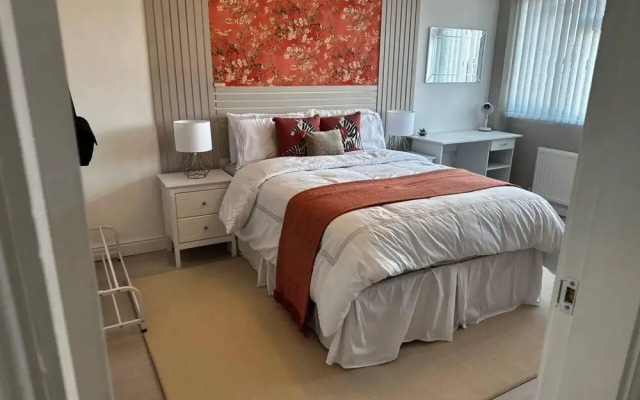 Lovely 3-bed House Near Birmingham Airport & Nec