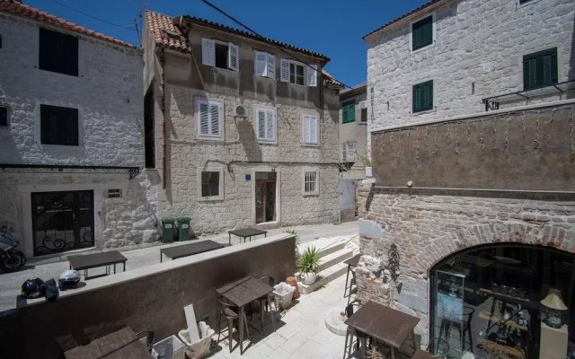 Kira, One Bedroom Apartment In Old Town