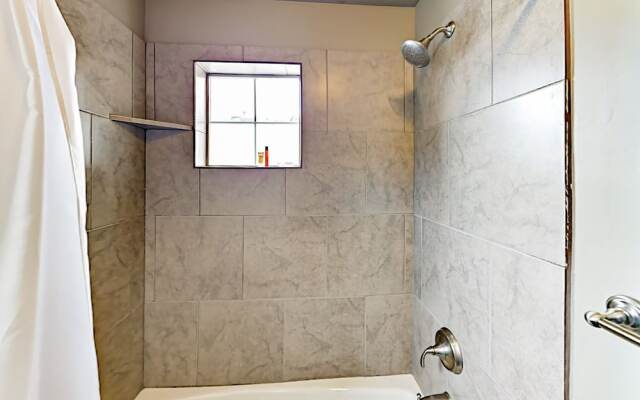 West Abigail - 4 Br Townhouse