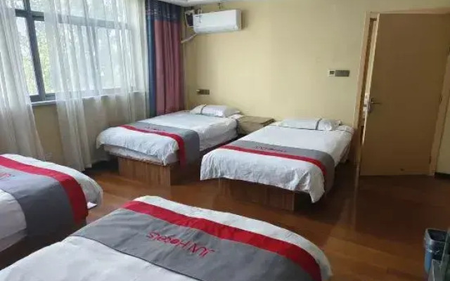 Junyi Chain Hotel (Heze Development Zone Shanghai Road)