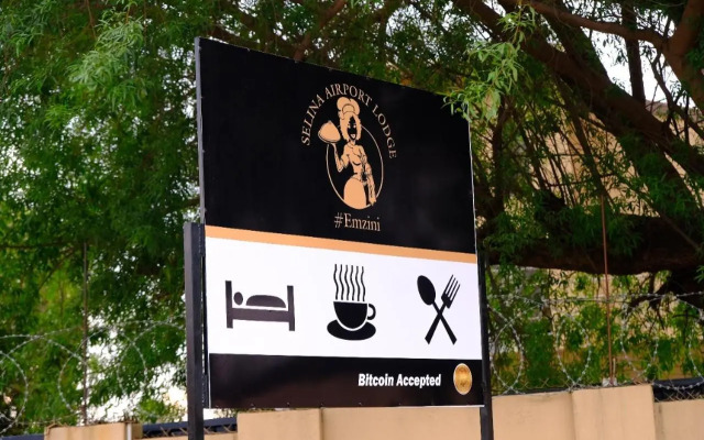 Selina Airport Lodge #Emzini