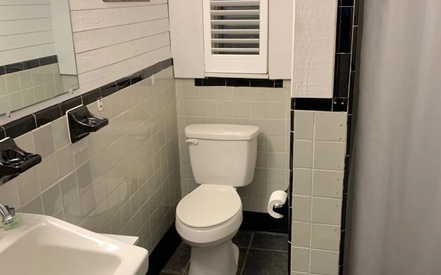 Vineyard Harbor Motel - Private Beach