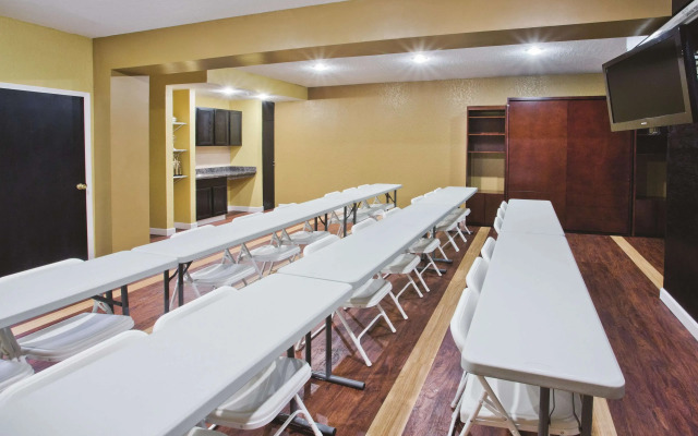 La Quinta Inn & Suites by Wyndham Hot Springs